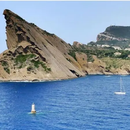 Beau T2 Tout Equipe Sur Le Port, Centre Ville La Ciotat Exterior photo