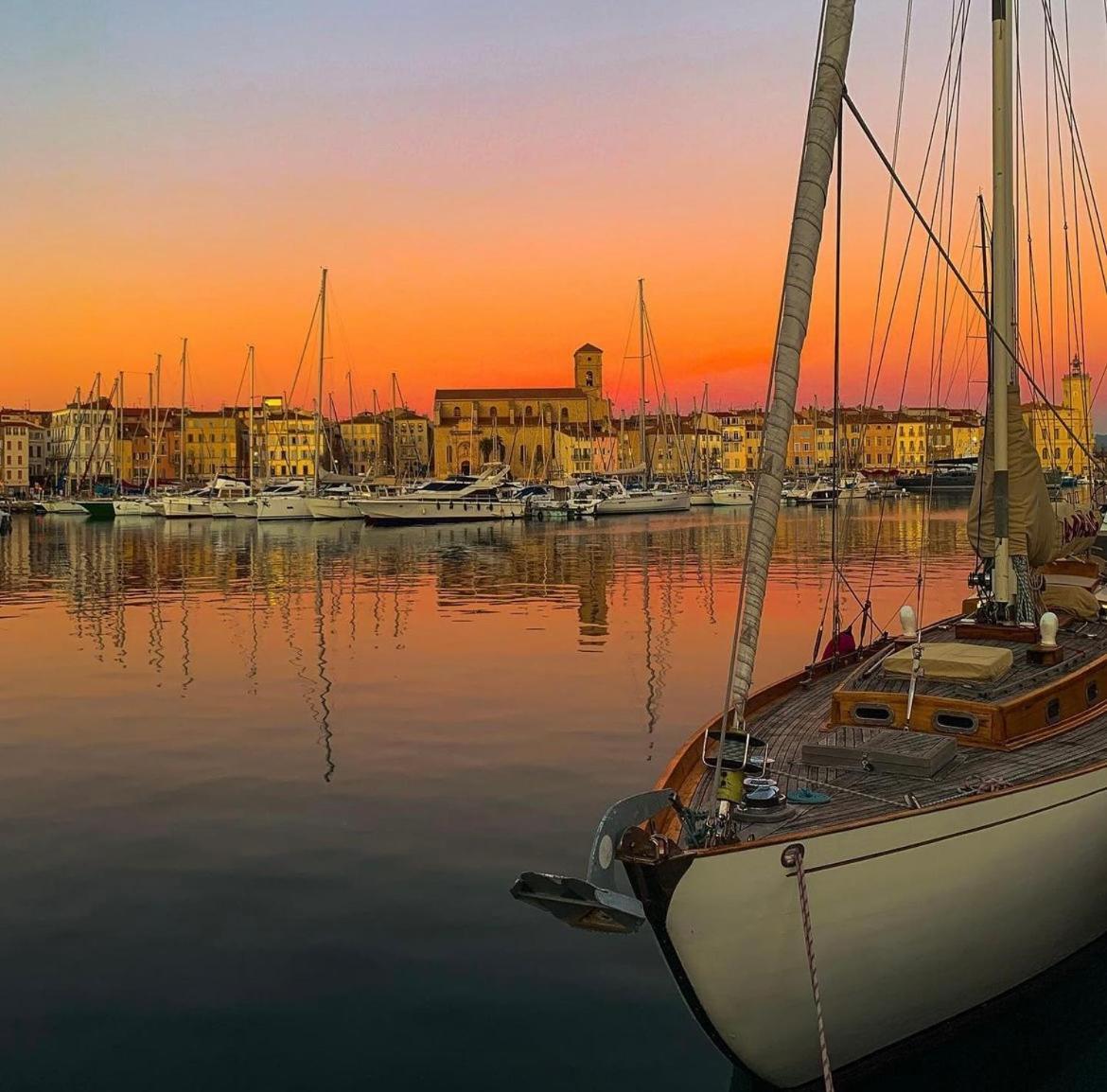 Beau T2 Equipe Sur Le Port, Centre La Ciotat